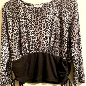 XL black cheetah print top. Ties at bottomm of both sides.